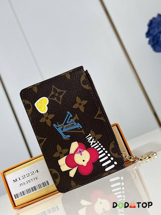 Louis Vuitton Passport Holder M12224 Size 14 x 2.5 x 10 cm - 1