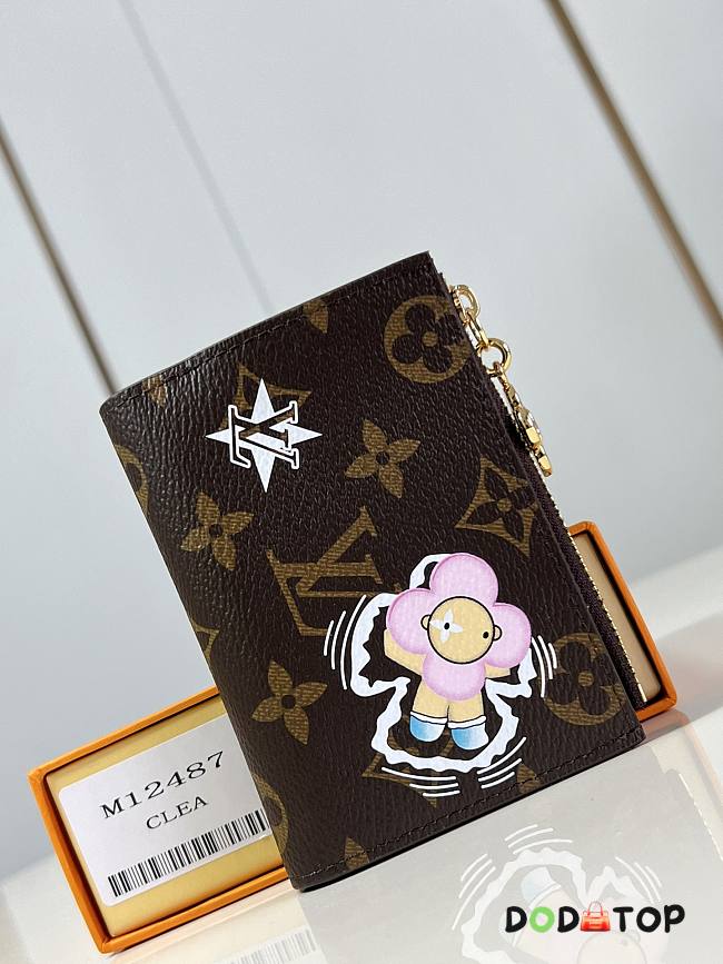 Louis Vuitton Passport Holder M12487 Size 14 x 2.5 x 10 cm - 1