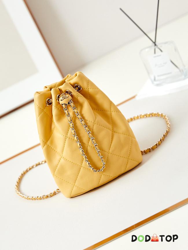 Chanel Leather Bucket Yellow Bag Size 22 x 17 x 7.5 cm - 1