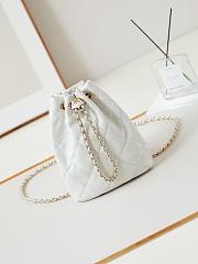 Chanel Leather Bucket White Bag Size 22 x 17 x 7.5 cm - 1