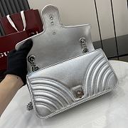 Gucci GG Marmont Small Shoulder Bag Silver Size 26 x 15 x 7 cm - 4