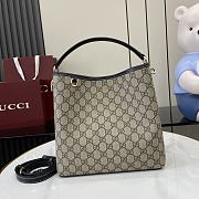 Gucci GG Emblem Small Shoulder Bag Size 25 x 25 x 15.5 cm - 1