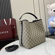 Gucci GG Emblem Small Shoulder Bag Size 25 x 25 x 15.5 cm - 6