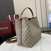 Gucci GG Emblem Small Shoulder Bag Brown Size 25 x 25 x 15.5 cm - 6