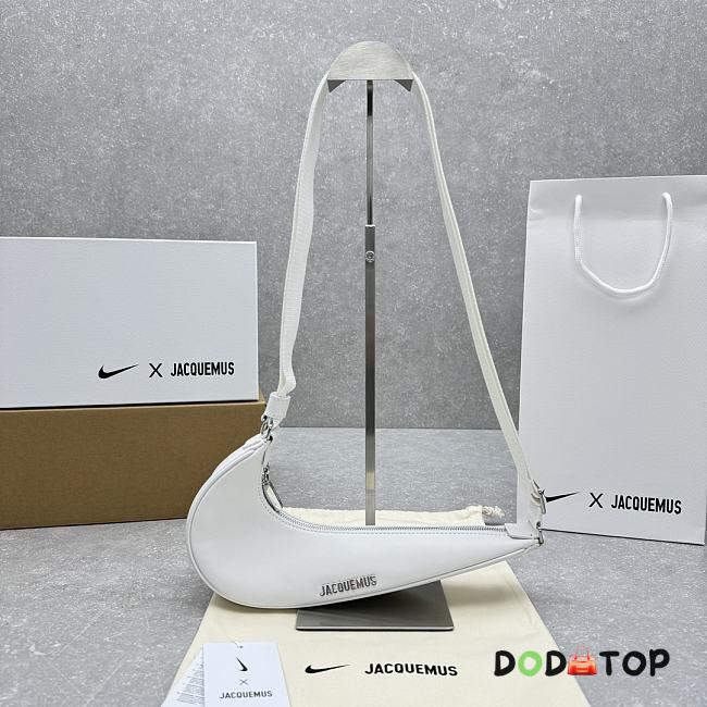 Nike x Jacquemus Smooth Shoulder Bag White Size 30 x 8.5 cm - 1