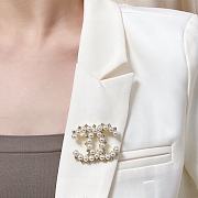 Chanel Brooch Pearl Diamond  - 2