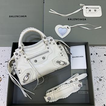 Balenciaga Neo Cagole Motorcycle Bag White Size 26 x 13 x 18 cm