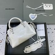 Balenciaga Neo Cagole Motorcycle Bag White Size 26 x 13 x 18 cm - 3