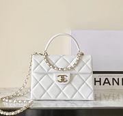 Chanel Kelly Bag Grained Leather Light Gold Buckle White Size 16 x 21 x 9.5 cm  - 1