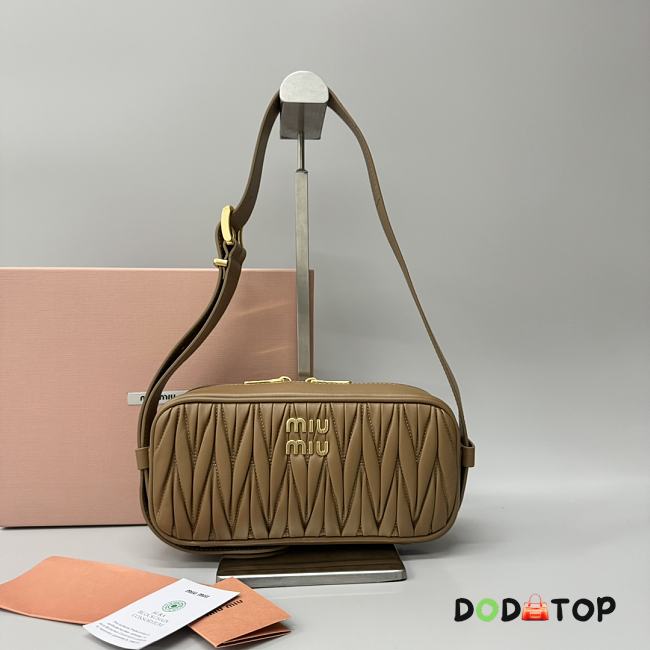 Miu Miu Matelassé Shoulder Bag Caramel Size 25 x 7 x 12 cm - 1