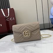 Gucci Mini GG Marmont Chain Bag Taupe Size 20 x 13 x 6 cm - 1