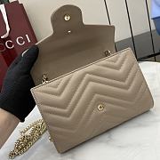 Gucci Mini GG Marmont Chain Bag Taupe Size 20 x 13 x 6 cm - 6