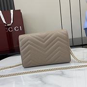 Gucci Mini GG Marmont Chain Bag Taupe Size 20 x 13 x 6 cm - 4