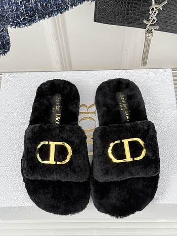 Dior Fluffy Slippers Black/White/Gray 