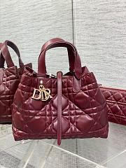 Dior Toujours Large Rhombus Red Size 28.5 x 19 x 21 cm - 1