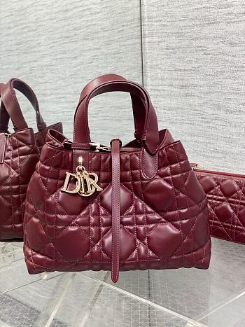 Dior Toujours Large Rhombus Red Size 28.5 x 19 x 21 cm