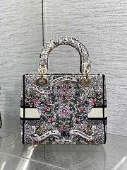 Dior Medium Lady D-Lite Bag 02 Size 24 x 11 x 20 cm - 6