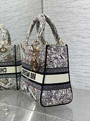 Dior Medium Lady D-Lite Bag 02 Size 24 x 11 x 20 cm - 2