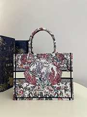 Dior Medium Book Tote 02 Size 36 x 18 x 28 cm - 4