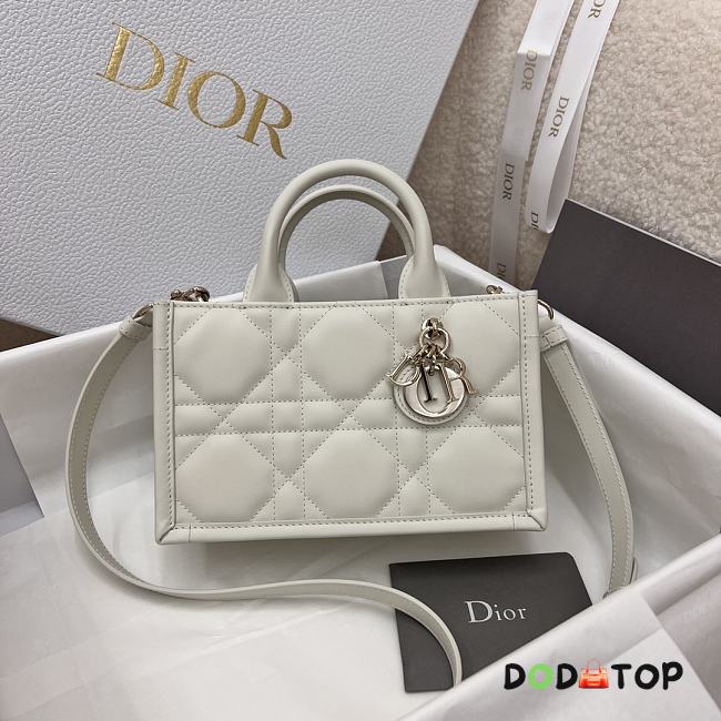 Dior Book Tote Mini White Size 21.5 x 13 x 7.5 cm - 1