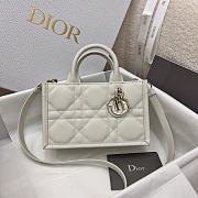 Dior Book Tote Mini White Size 21.5 x 13 x 7.5 cm - 1