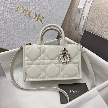 Dior Book Tote Mini White Size 21.5 x 13 x 7.5 cm