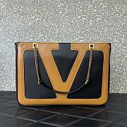 Valentino Garavani Medium Black Chain Tote Bag Size 37 x 26 x 2 cm - 1