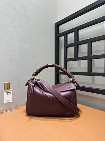 Loewe Puzzle Medium Shoulder Bag Burgundy Size 24 x 10 x 14 cm