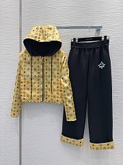 Louis Vuitton Women Set - 1