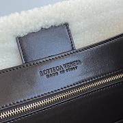 Bottega Veneta Medium Andiamo Merinos Aviator Bag Size 32.5 x 24 x 12 cm - 4