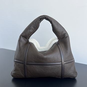 Bottega Veneta Small Hop Bag in Light Brown Size 41 x 20.5 x 7.5 cm