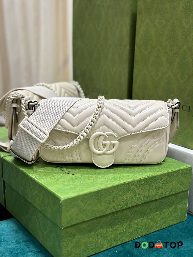  Gucci GG Marmont Matelassé Shoulder Bag White Size 26.5 x 13 x 7 cm - 1