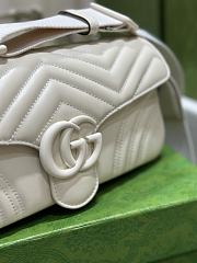  Gucci GG Marmont Matelassé Shoulder Bag White Size 26.5 x 13 x 7 cm - 6