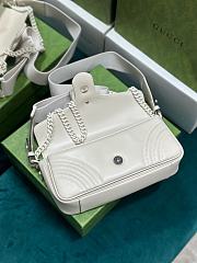  Gucci GG Marmont Matelassé Shoulder Bag White Size 26.5 x 13 x 7 cm - 3