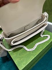  Gucci GG Marmont Matelassé Shoulder Bag White Size 26.5 x 13 x 7 cm - 2