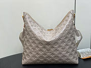 Louis Vuitton Coussin Hobo MM Handbag Size 38 x 33 x 10 cm - 5