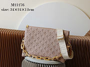 Louis Vuitton Coussin MM M21276 Size 34 x 24 x 12 cm - 1