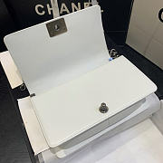  Chanel White caviar leather Boy Bag size 25cm - 3
