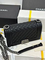 Chanel Black Quilted Caviar Medium Boy Bag Size 25cm - 4