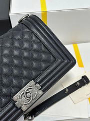 Chanel Black Quilted Caviar Medium Boy Bag Size 25cm - 3