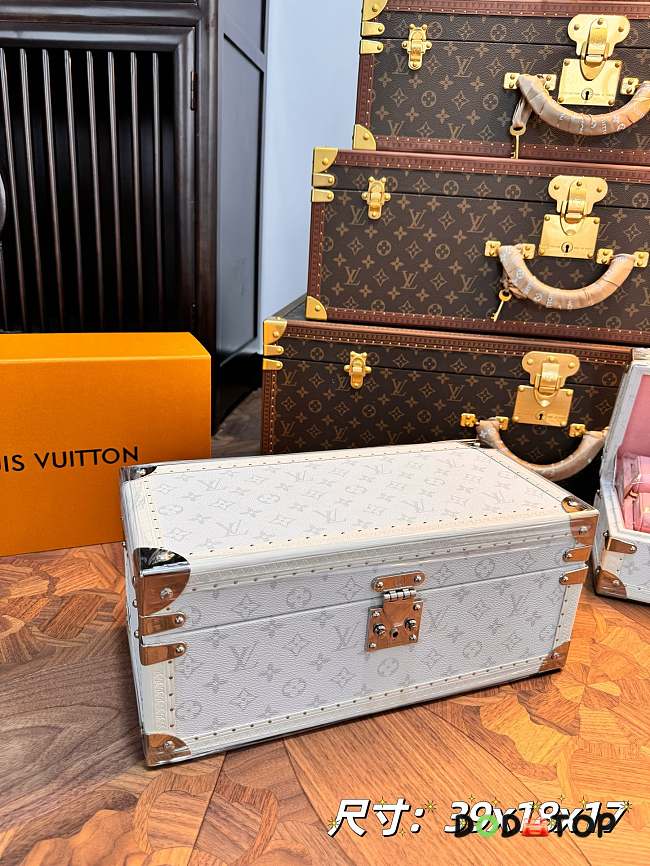 Louis vuitton Coffret monogram accessoires size 39x 18 x 17cm - 1