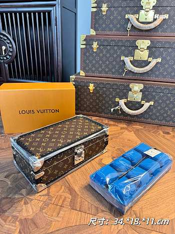 Louis vuitton Coffret monogram accessoires size 34x18x11 cm