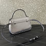 Valentino Garavani Rockstud size 22x15x9 cm - 2