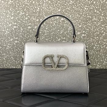 Valentino Garavani VLogo leather shoulder bag size 22x9x17cm