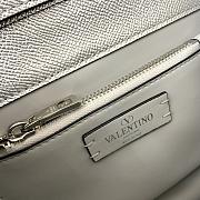 Valentino Garavani VLogo leather shoulder bag size 22x9x17cm - 6