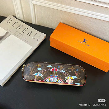 Louis vuitton pencilcase 02 size 20x7x2cm