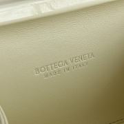 Bottega Veneta Knot Clutch bag yellow size 19x11.5xx5cm - 2