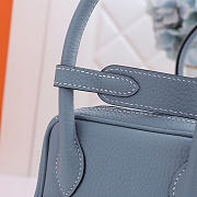 Hermès Lindy bag 26cm Clémence leather color blue - gold hardware - 5