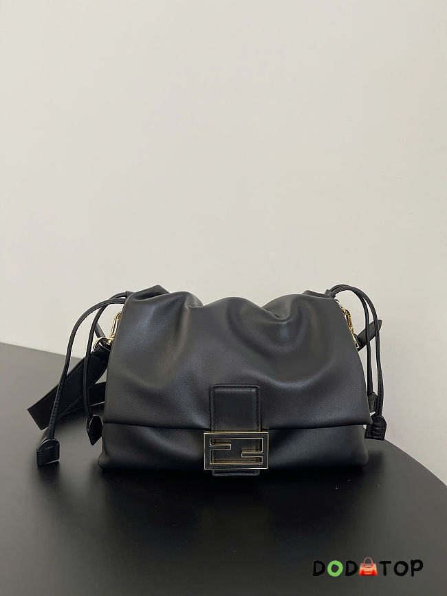 FENDI Mamma Baguette black bag size 26x18x8.5cm  - 1