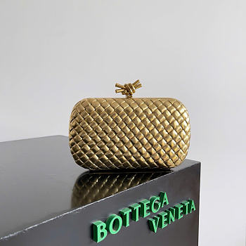 Bottega Veneta Knot Padded Metallic Leather Clutch Bag size 20.5cm
